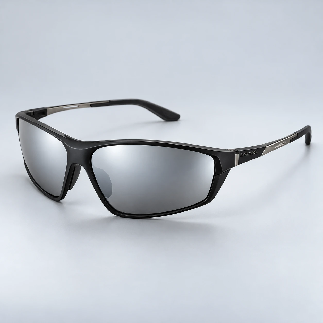 Apex Wrap, Black frame with silver gray mirror lenses